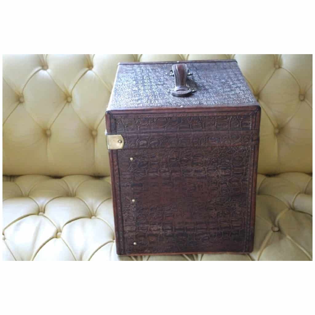 1930s brown “Cube Shape” hat trunk, brown travel trunk 9