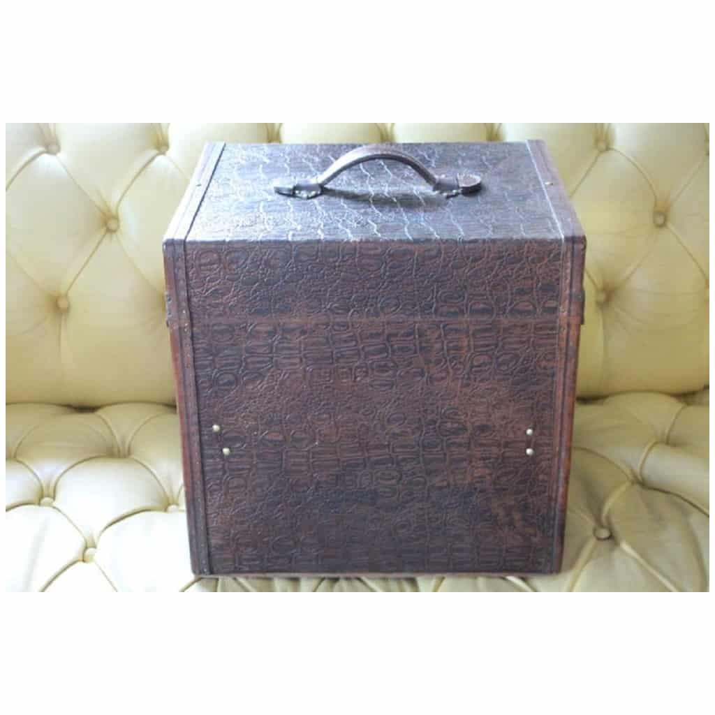 1930s brown “Cube Shape” hat trunk, brown travel trunk 10