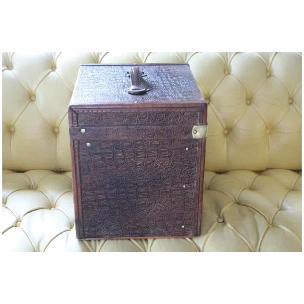 1930s brown “Cube Shape” hat trunk, brown travel trunk 11