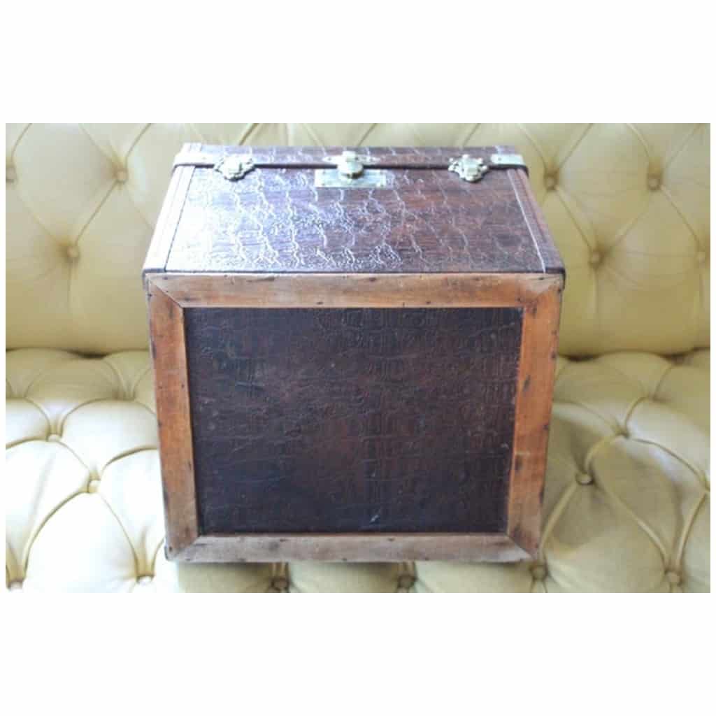 1930s brown “Cube Shape” hat trunk, brown travel trunk 12