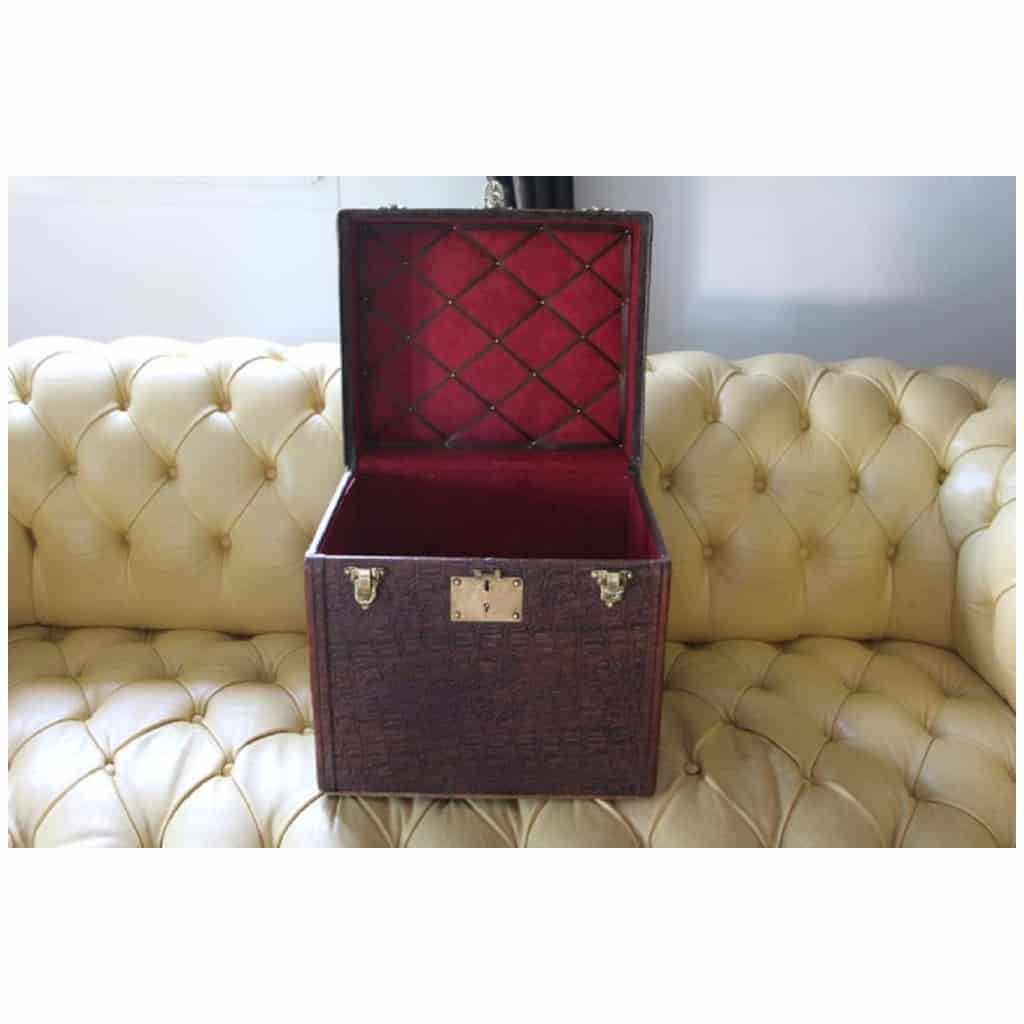 1930s brown “Cube Shape” hat trunk, brown travel trunk 13