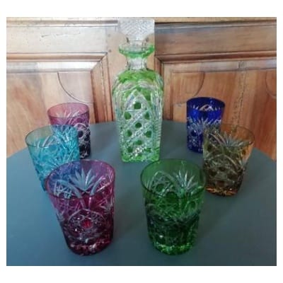 service à whisky de couleurs à cabochons verts ( carafe et 6 verres overlay) Val Saint Lambert modèle Saarlouis )