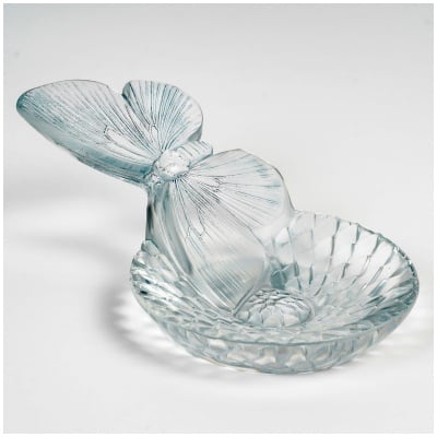 1931 René Lalique – Cendrier Dahlia Et Papillon Verre Blanc Patiné Bleu