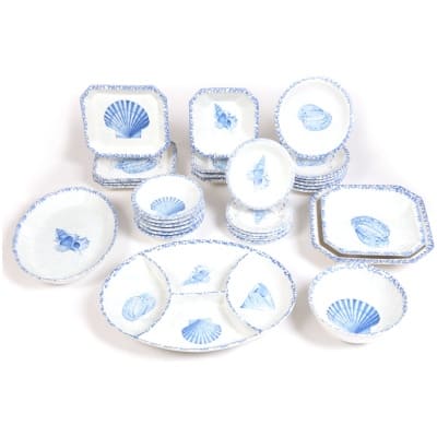 Ceramica Due Torri : Service de table en céramique à décor de coquillages, 31 pièces