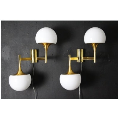 Pair of mid century brass and white glass sconces Stilnovo Sciolari, Wall lights