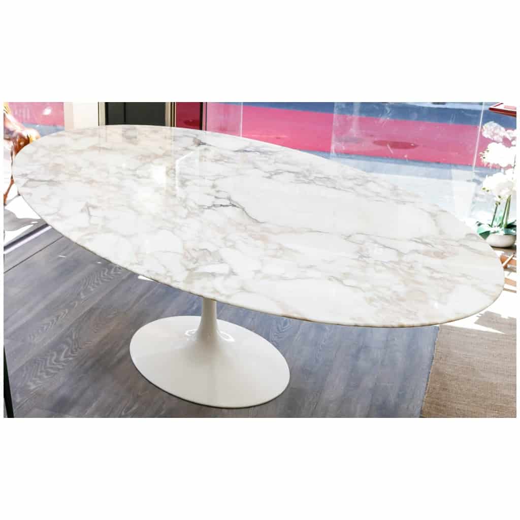 Saarinen & Knoll International: Table « tulipe », marbre Calacatta oro et rilsan blanc 244 cm 5