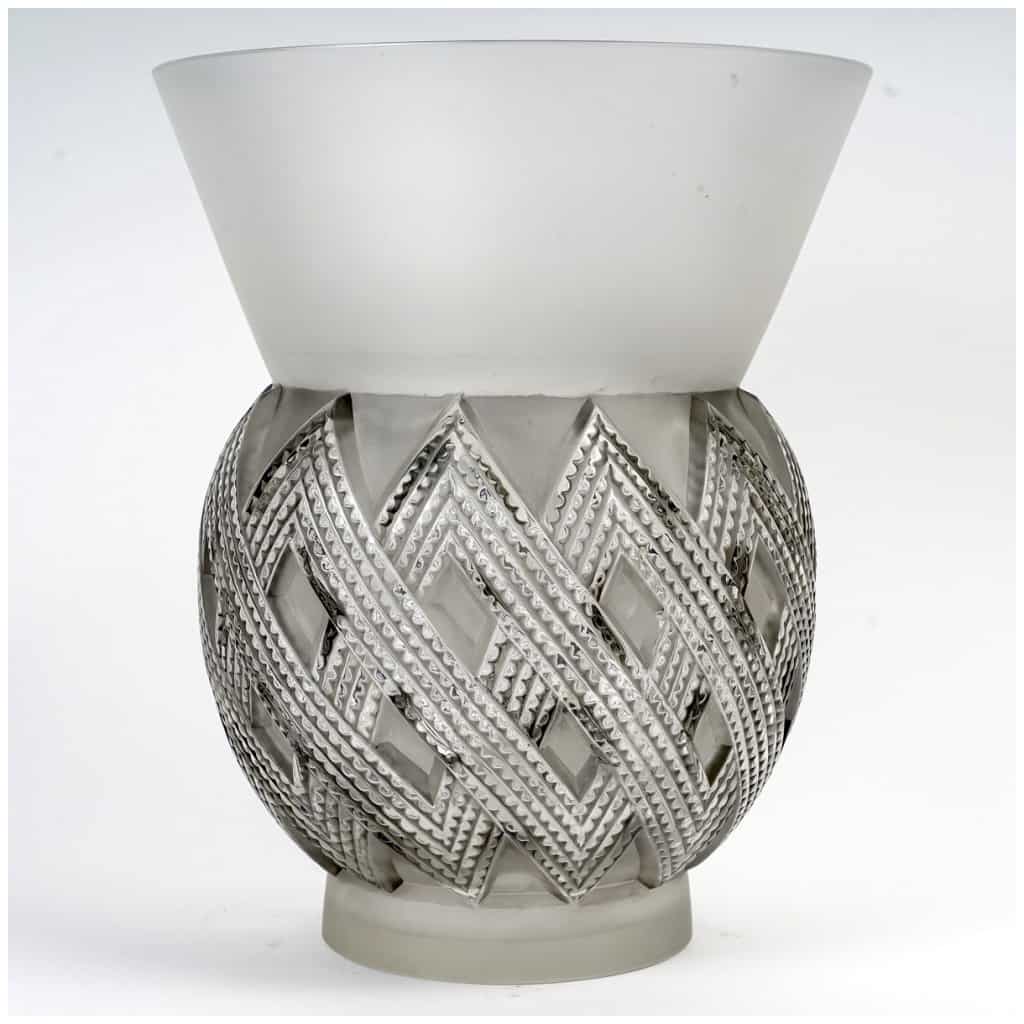 1935 René Lalique – Entrelacs Vase White Glass with Gray Patina 3