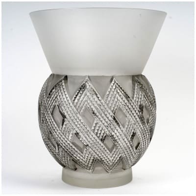 1935 René Lalique – Entrelacs Vase White Glass with Gray Patina