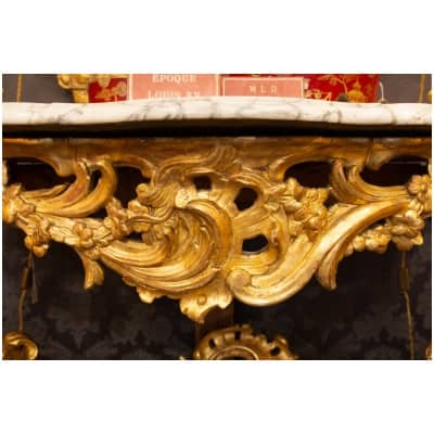 Console en applique en bois sculpté, ajouré et doré à décor Rocaille époque Louis XV vers 1750