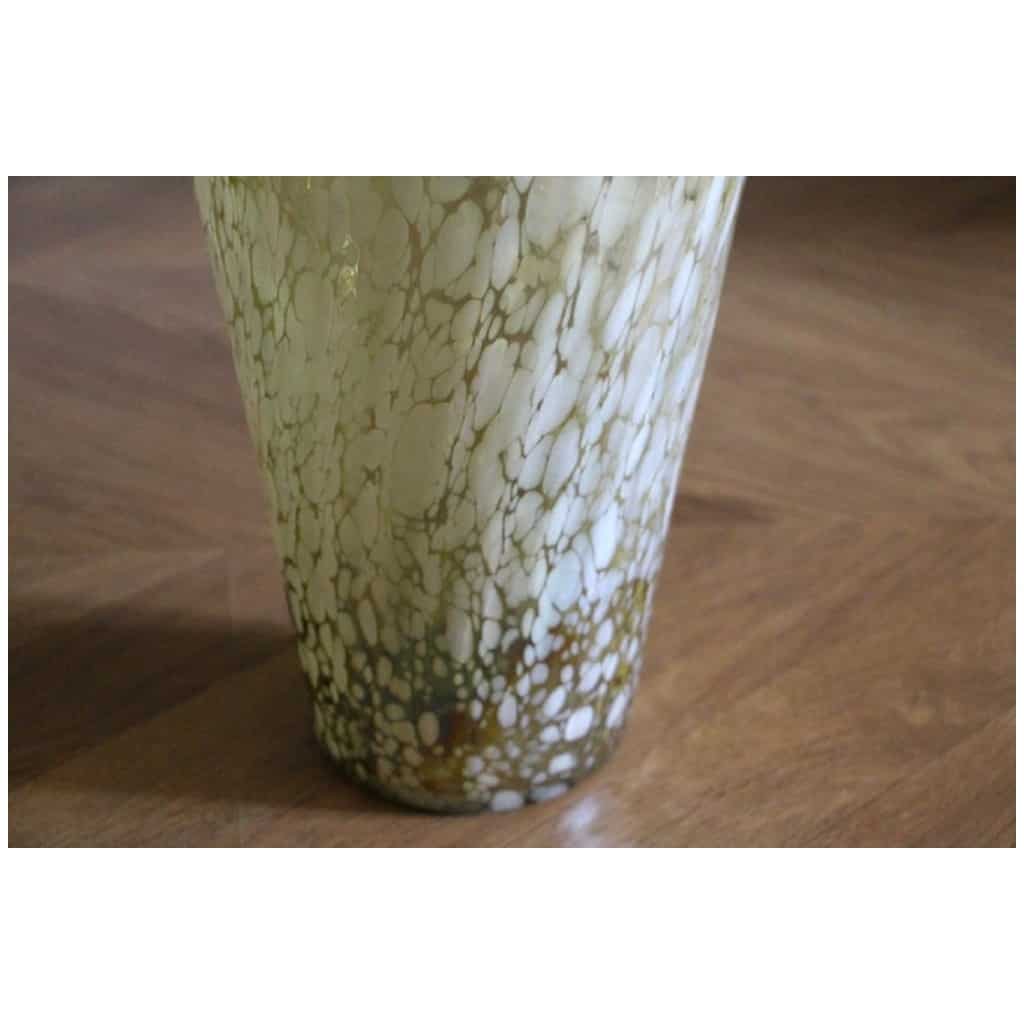 Large vintage mid century iridescent Murano glass vase in Barbini style 16