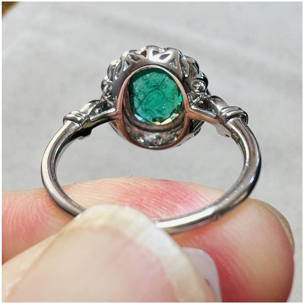 Ring In 18 Carat White Gold Set With Emerald Surrounded By Diamonds 11
