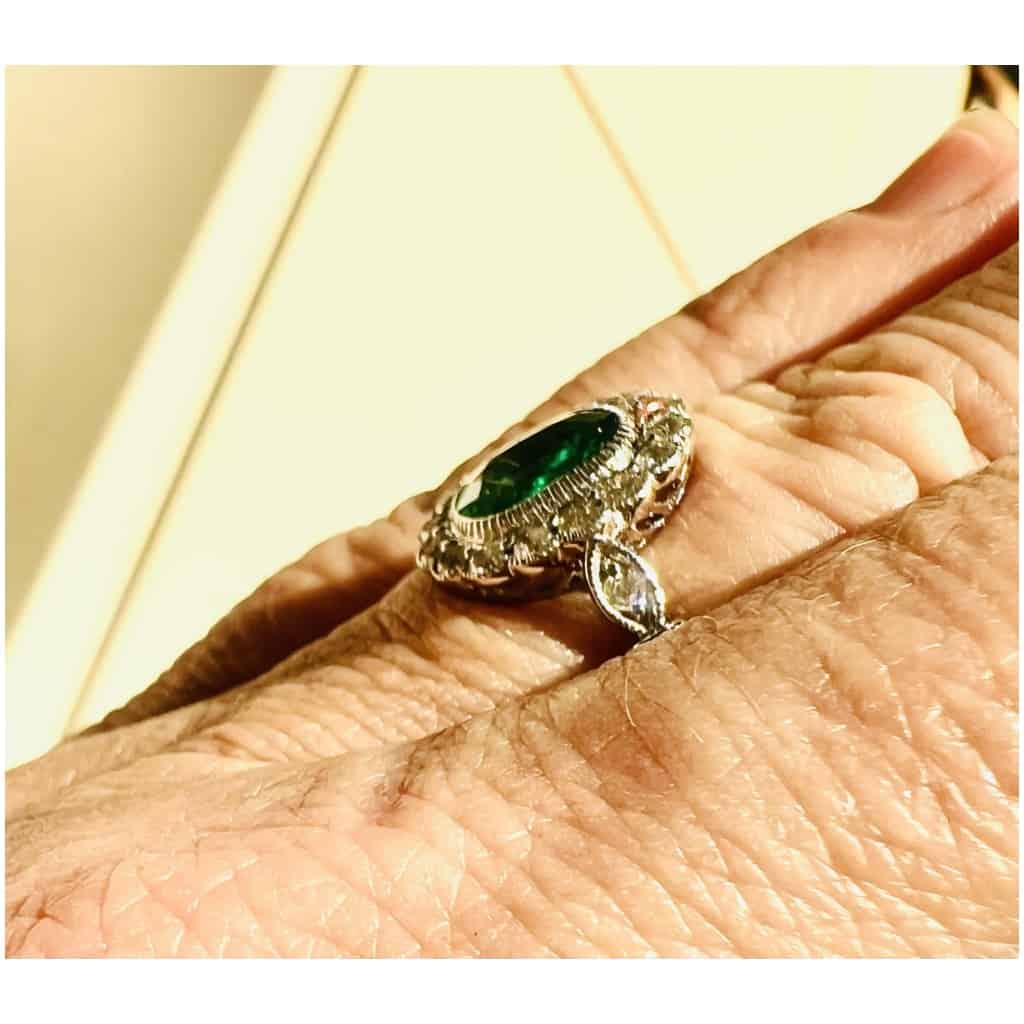 Ring In 18 Carat White Gold Set With Emerald Surrounded By Diamonds 6