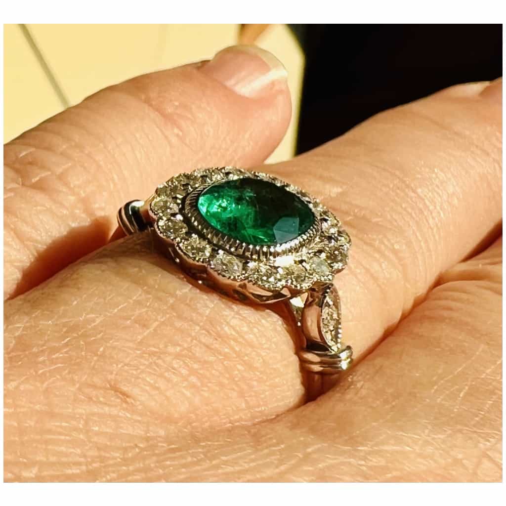 Ring In 18 Carat White Gold Set With Emerald Surrounded By Diamonds 7