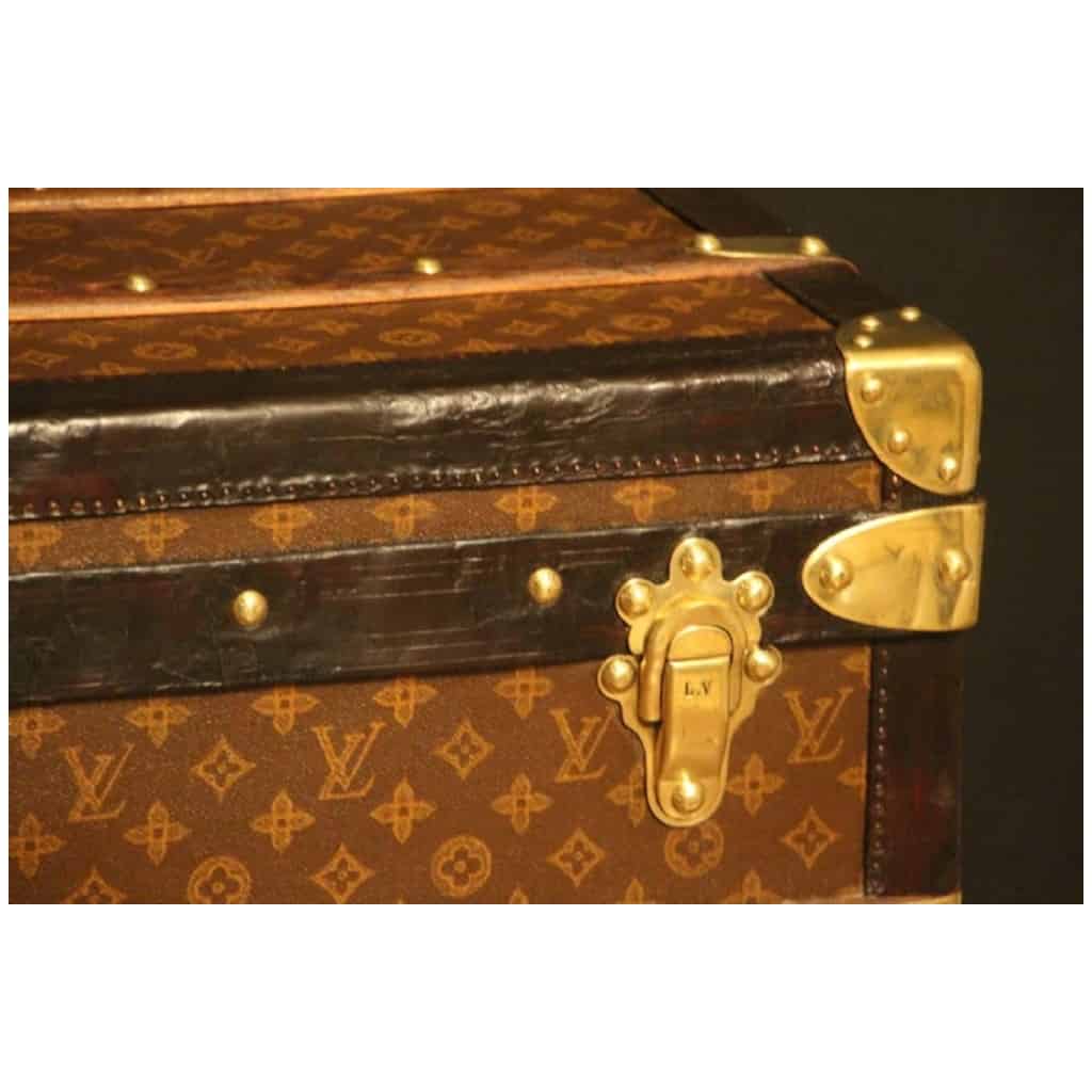 Louis Vuitton trunk from the 1920s of 100 cm in monogram - Les