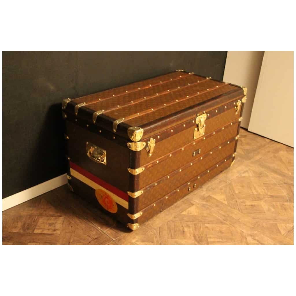 Old Louis Vuitton trunk from 1920 in monogram 100 cm 3