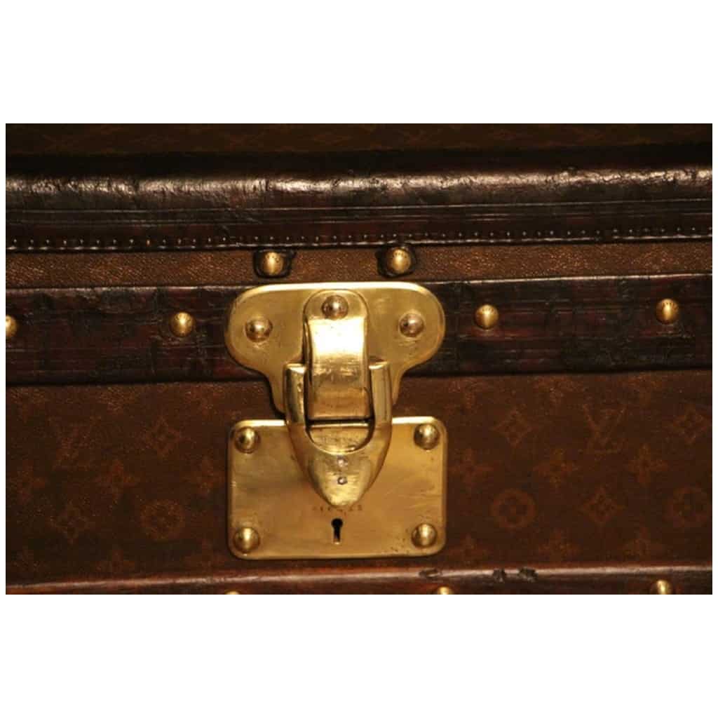 Old Louis Vuitton trunk from 1920 in monogram 100 cm 6