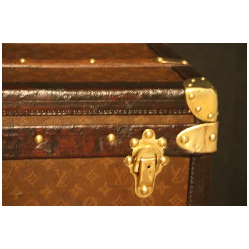 Old Louis Vuitton trunk from 1920 in monogram 100 cm 7