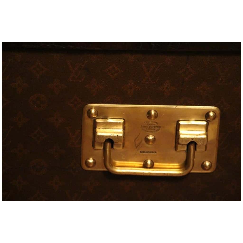 Old Louis Vuitton trunk from 1920 in monogram 100 cm 10
