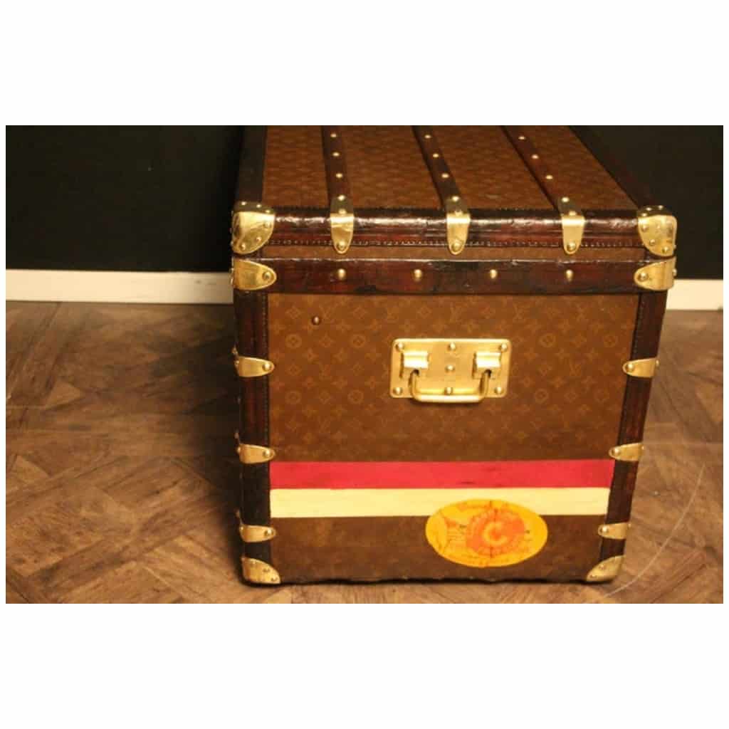 Old Louis Vuitton trunk from 1920 in monogram 100 cm 12
