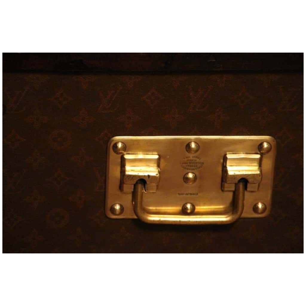Old Louis Vuitton trunk from 1920 in monogram 100 cm 13