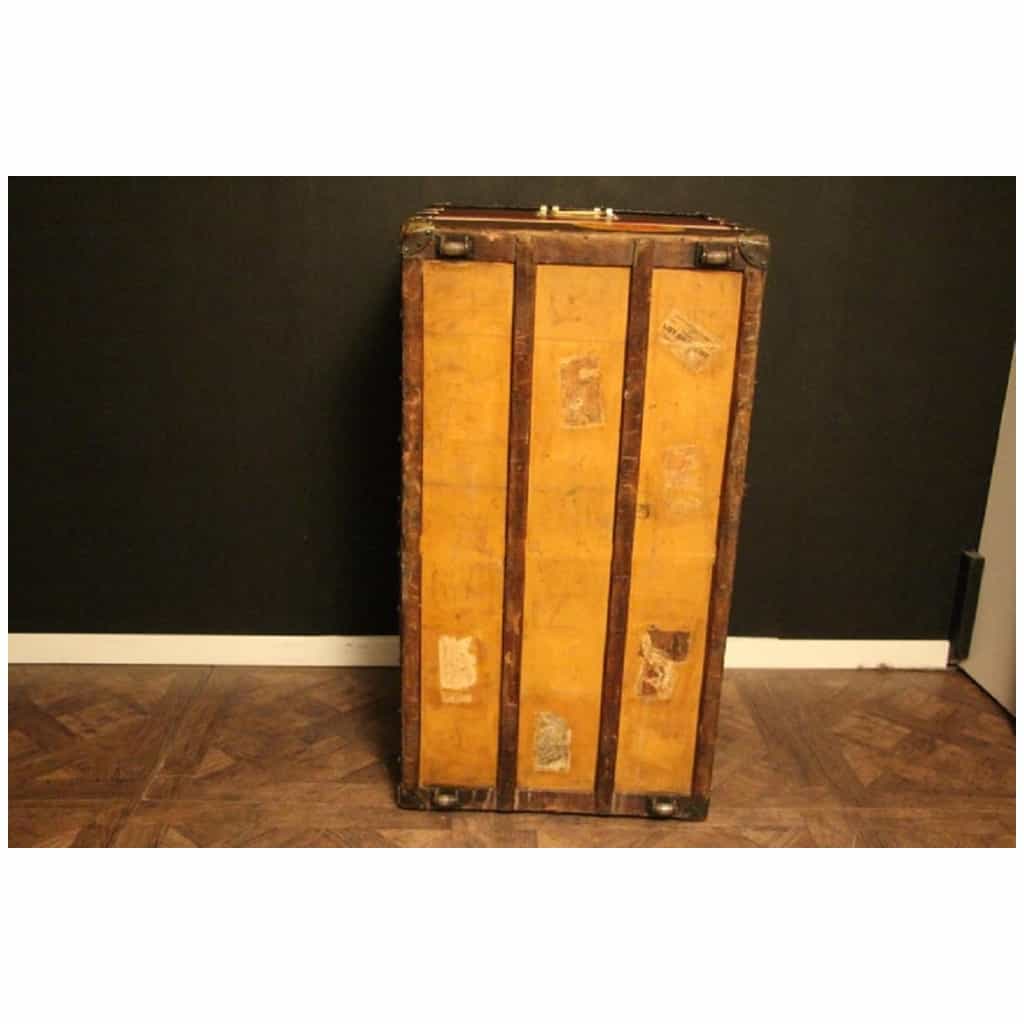 Old Louis Vuitton trunk from 1920 in monogram 100 cm 14