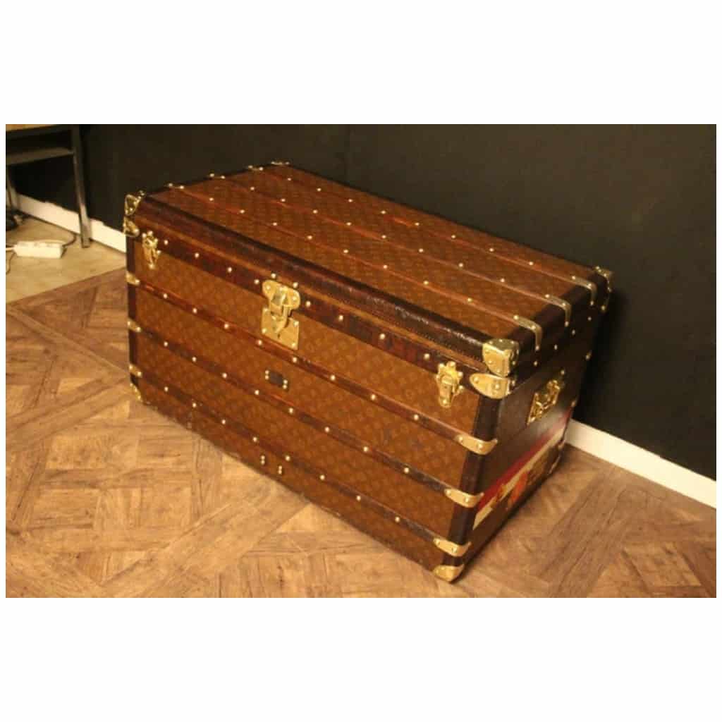 Old Louis Vuitton trunk from 1920 in monogram 100 cm 19