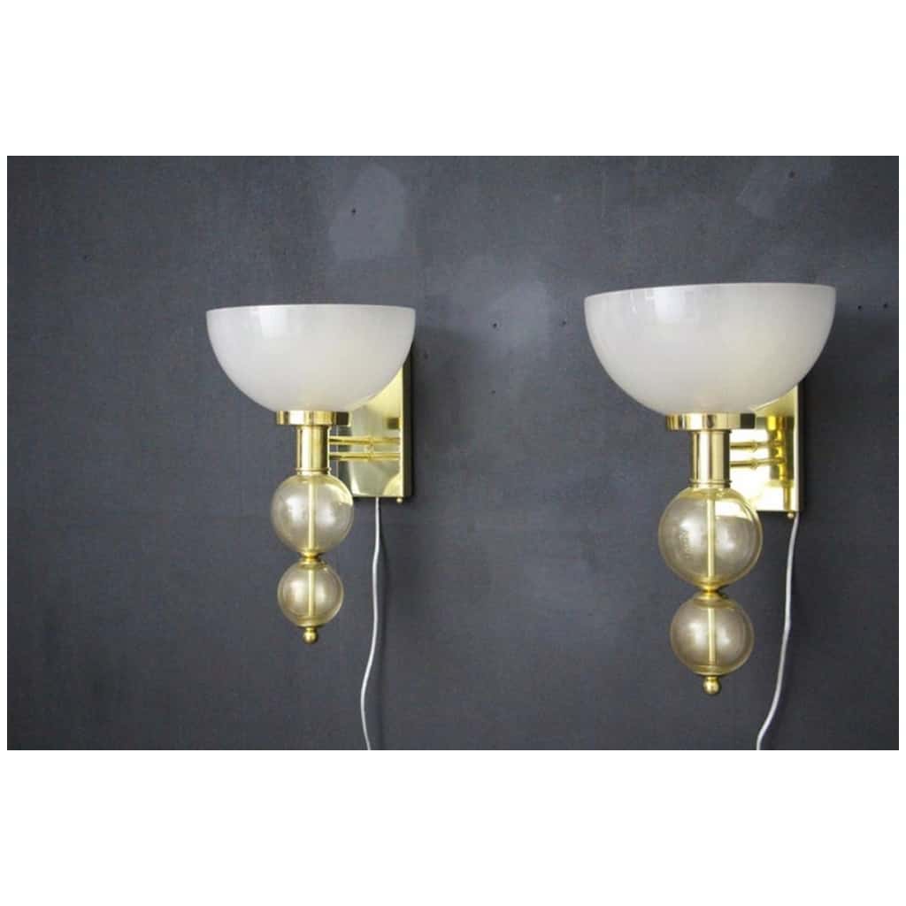 Pair of wall lights in the shape of a cup in ivory and gold Murano glass and brass 3