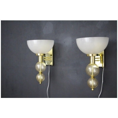 Pair of wall lights in the shape of a cup in ivory and gold Murano glass and brass