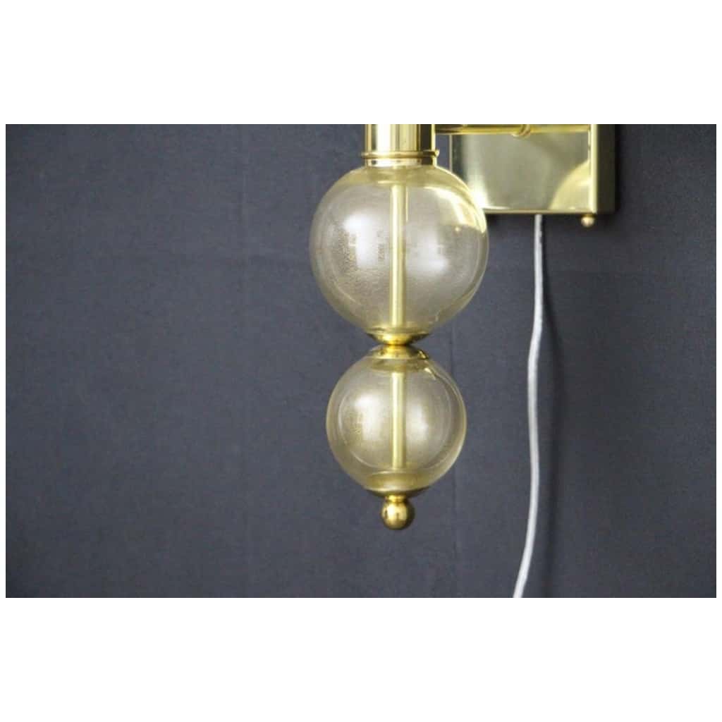 Pair of wall lights in the shape of a cup in ivory and gold Murano glass and brass 5