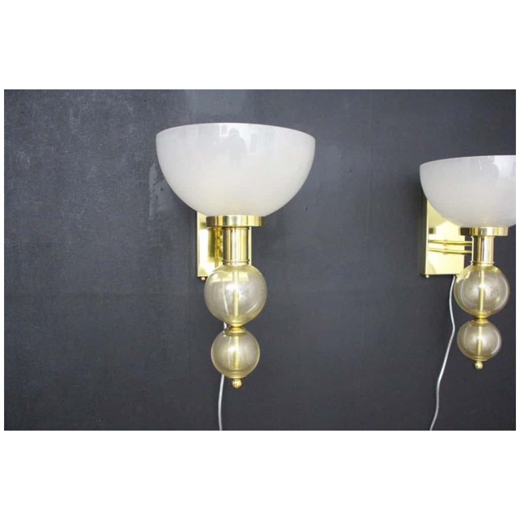 Pair of wall lights in the shape of a cup in ivory and gold Murano glass and brass 10