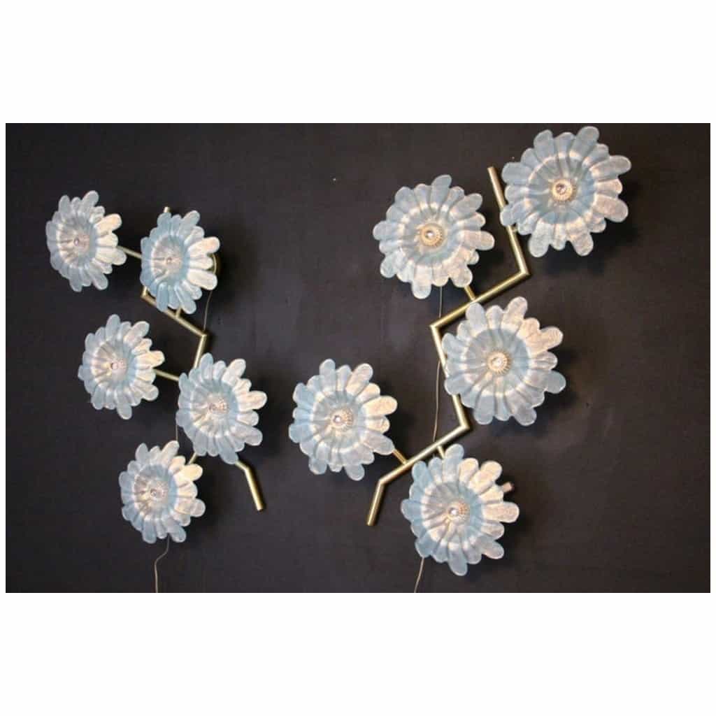 Grande paire d’appliques avec fleurs en verre de Murano bleu irisé 5