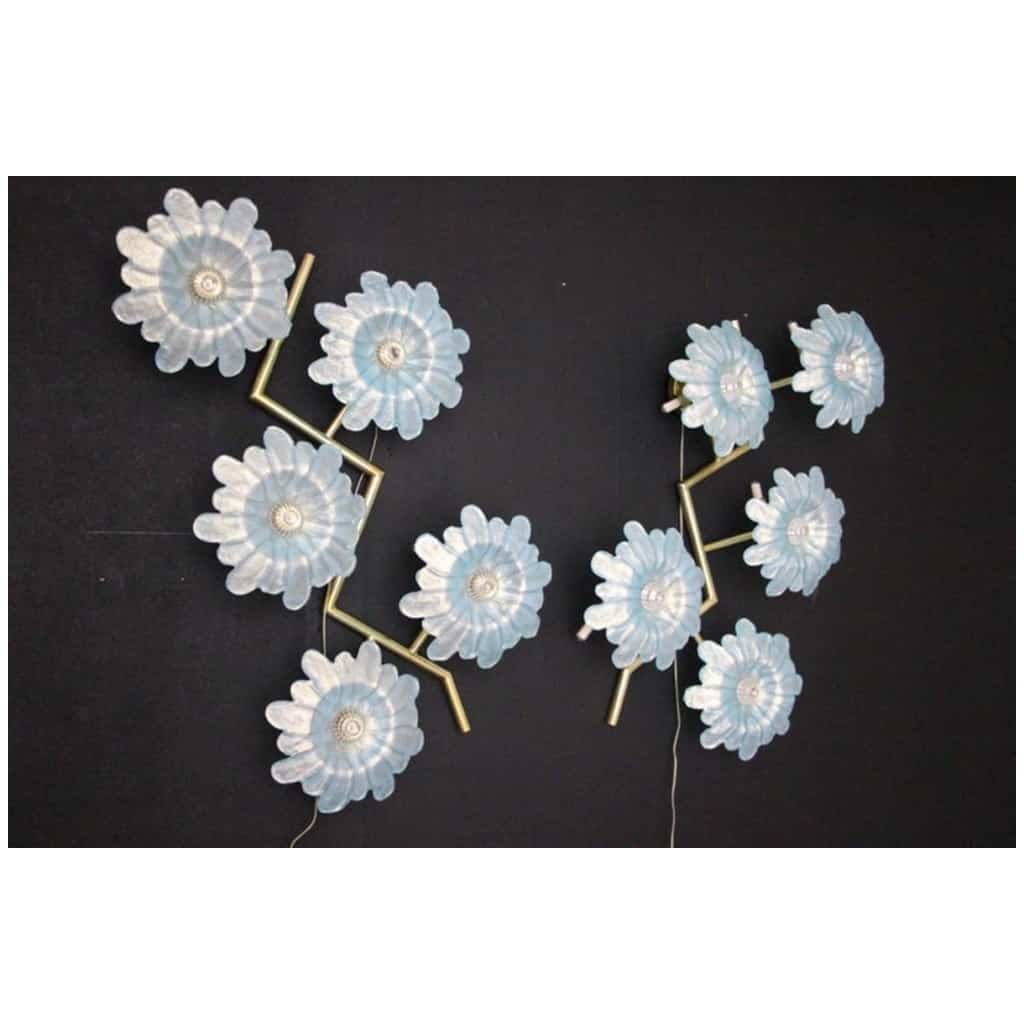 Grande paire d’appliques avec fleurs en verre de Murano bleu irisé 6