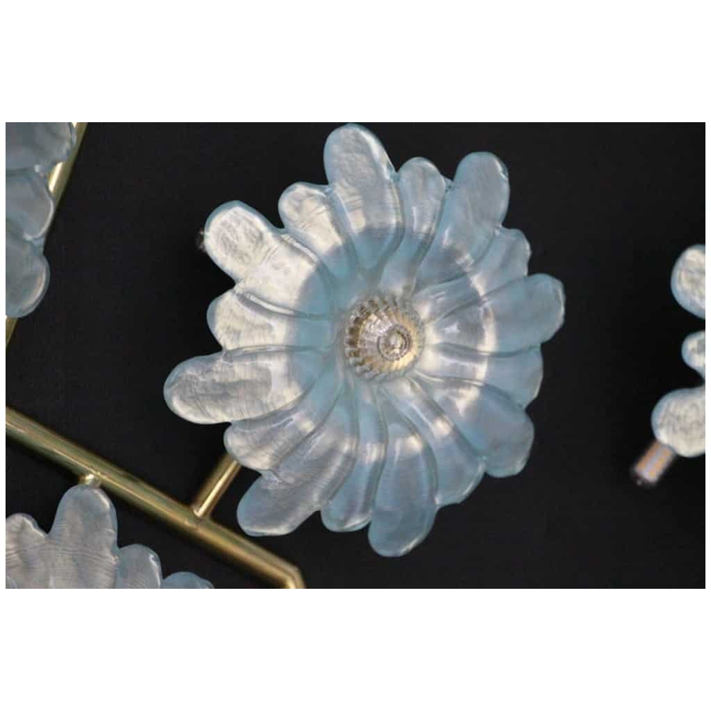 Grande paire d’appliques avec fleurs en verre de Murano bleu irisé 7