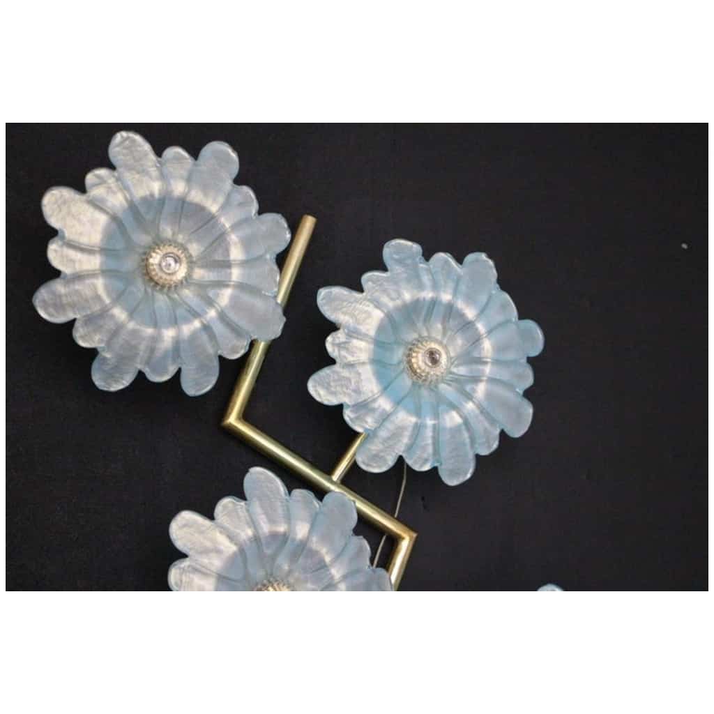 Grande paire d’appliques avec fleurs en verre de Murano bleu irisé 8