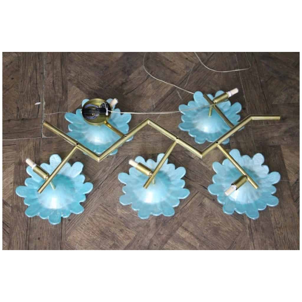 Grande paire d’appliques avec fleurs en verre de Murano bleu irisé 19