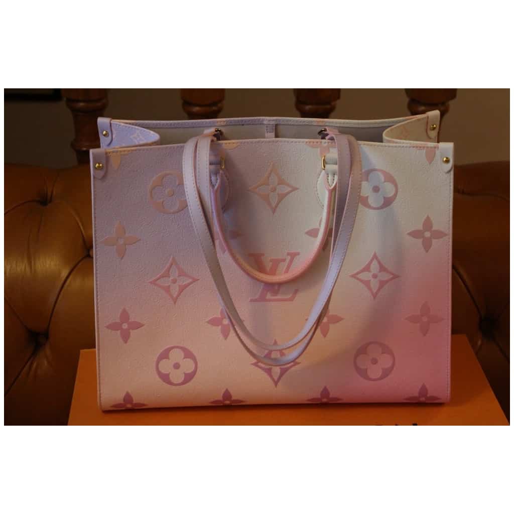 Louis Vuitton Neverfull MM Sunrise Pastel in Coated Canvas with