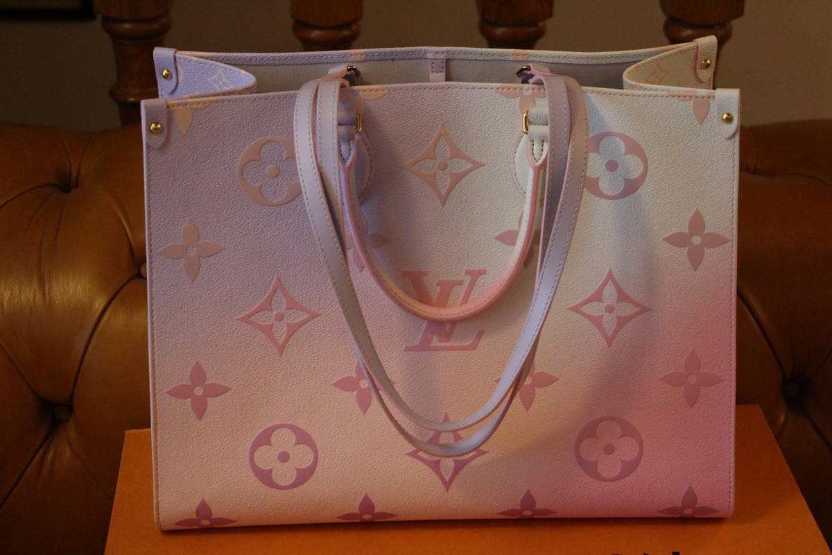 Escale Pastel Neverfull MM with pouch : r/Louisvuitton
