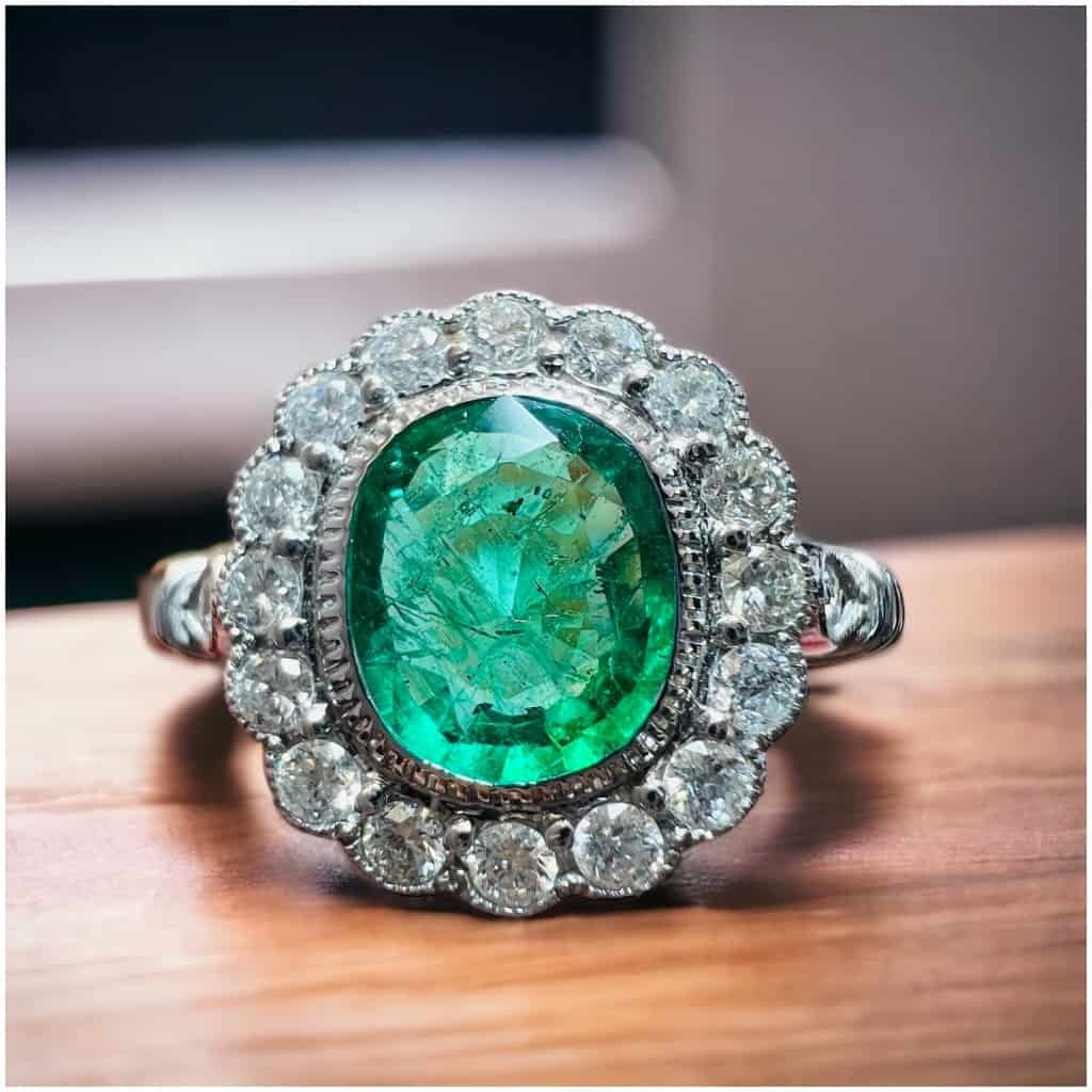 Ring In 18 Carat White Gold Set With Emerald Surrounded By Diamonds 3