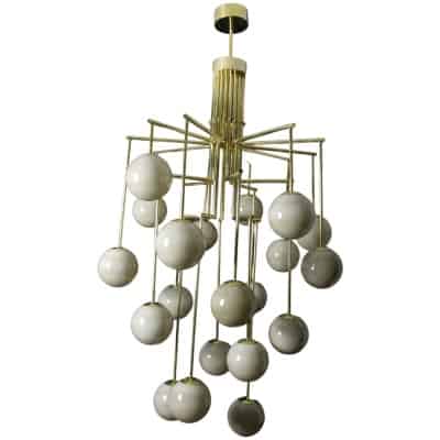 Lustre long italien en laiton et verre de style milieu du siècle moderne