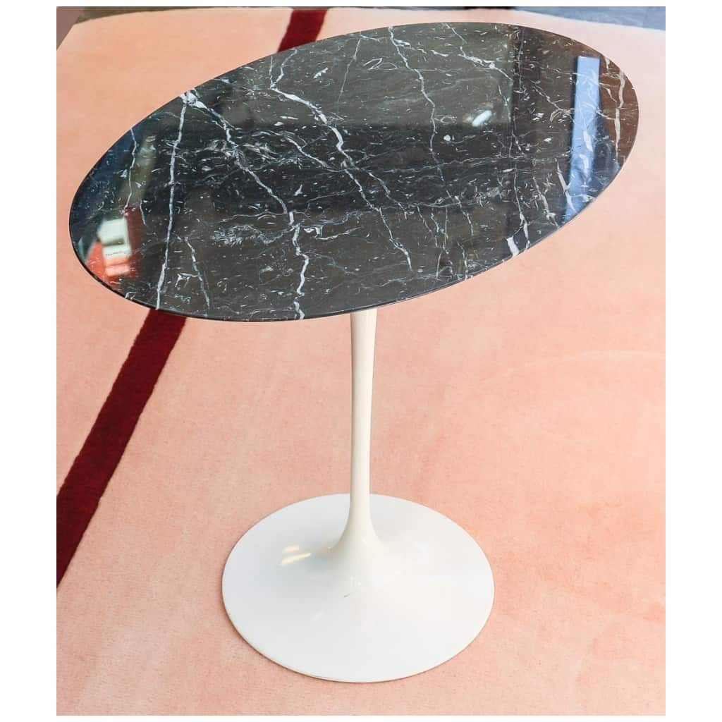 Eero SAARINEN (1910-1961), Edition Knoll: Oval marble pedestal table 4