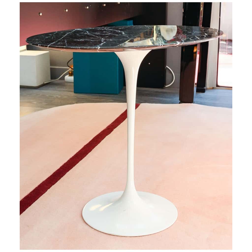 Eero SAARINEN (1910-1961), Edition Knoll: Oval marble pedestal table 5