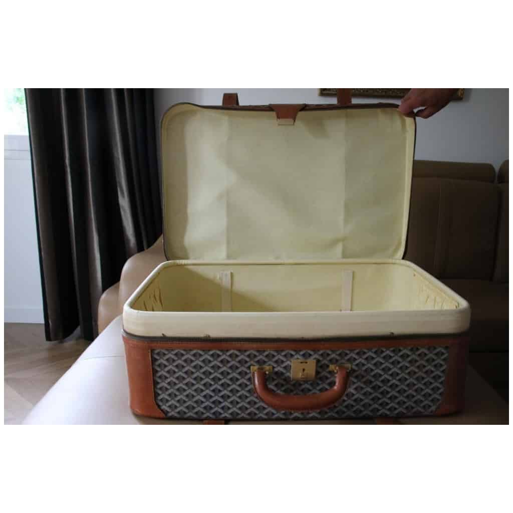 Suitcase Goyard - The Flea Market of Paris Saint-Ouen