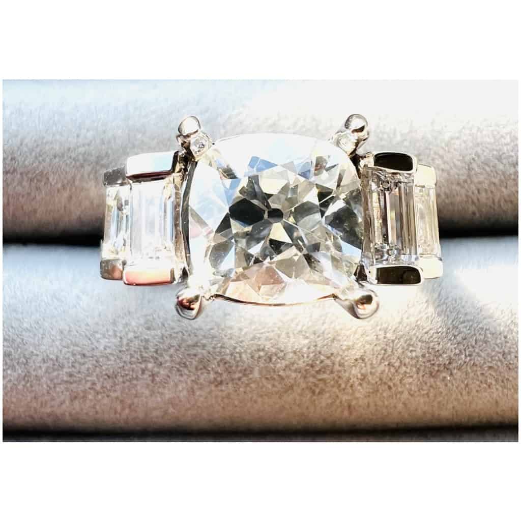 Ring In 18 Carat White Gold Set With An Old Cushion Cut Diamond Surrounded By Baguettes 4
