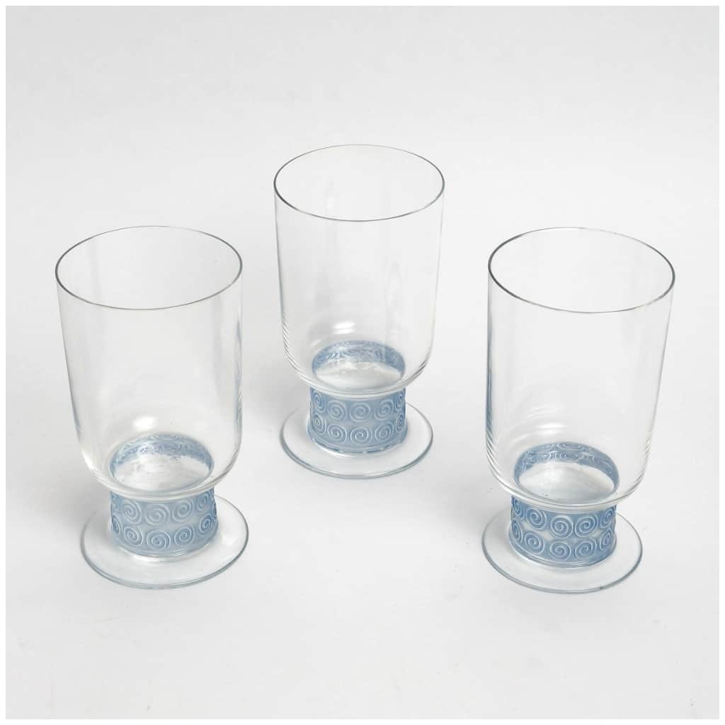 1930 René Lalique – Suite De Trois Verre Chinon Verre Blanc Patiné Bleu 4