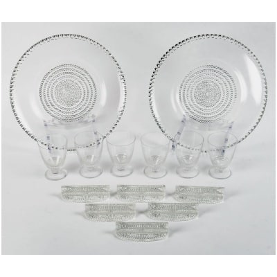 1930 René Lalique – Service Nippon Verre Blanc – 2 Assiettes – 6 Verres – 6 Porte-couteaux
