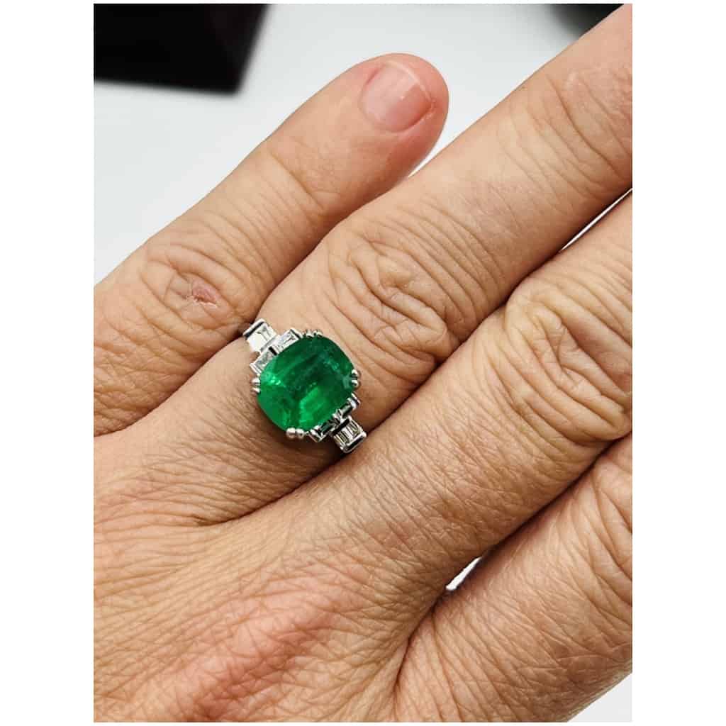 18 Carat White Gold Engagement Ring, 2.74 Carat Emerald And Diamonds 8