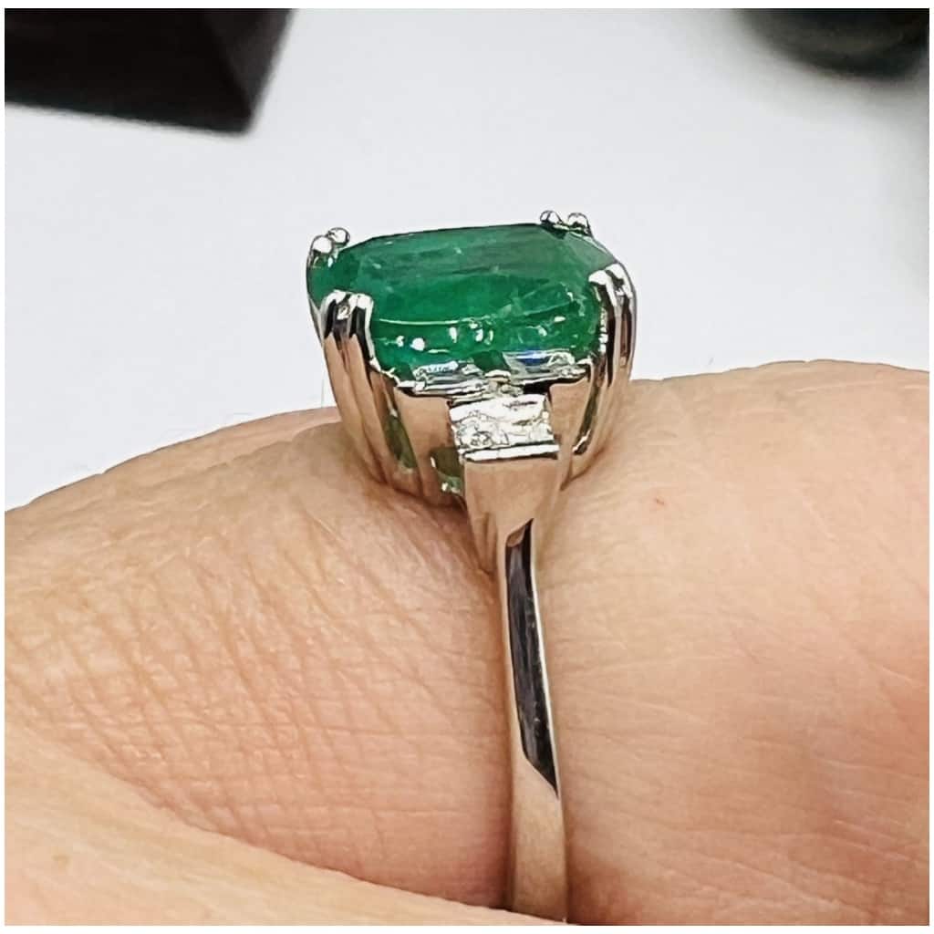 Bague De Fiançailles Or Blanc 18 Carat, émeraude De 2.74 Carat Et Diamants 10