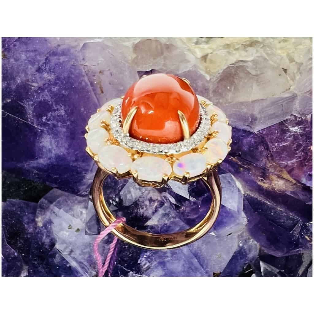 Bague Or Jaune 18 Carat, Cabochon Corail Beau Rouge Diamants Opales 7