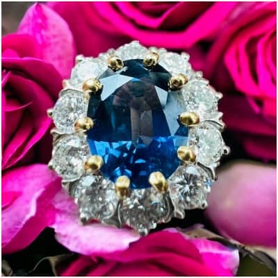 18 Carat Gold Ring Set With A Sapphire Surrounded By Brilliants Model Pompadour 3