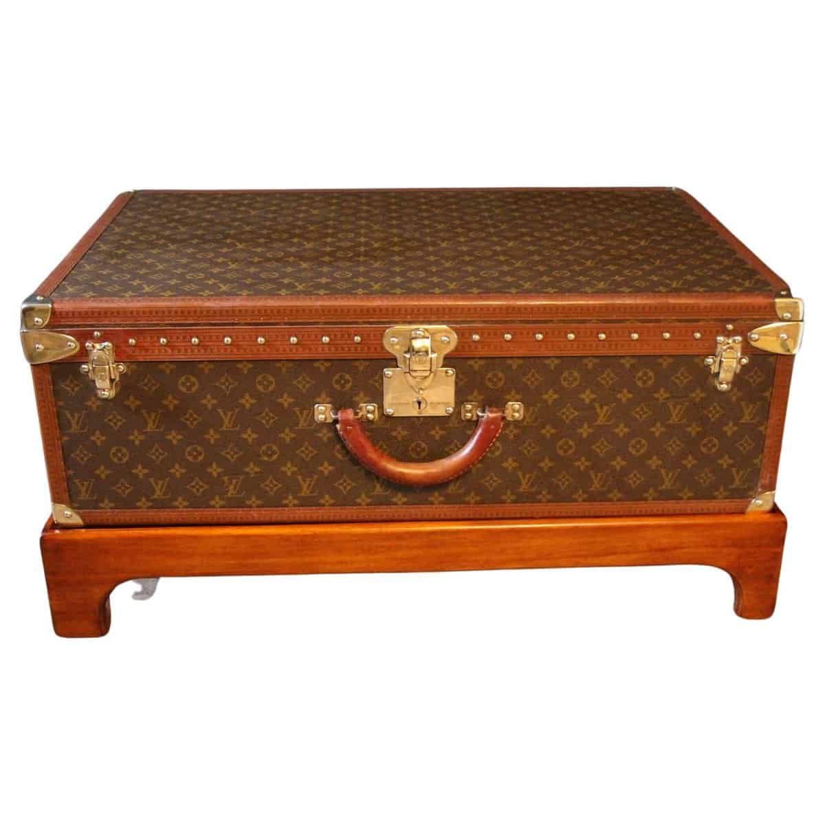 Louis Vuitton Alzer 80 suitcase, Louis Vuitton steamer trunk - Les Puces de  Paris Saint-Ouen